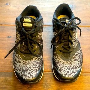 Nike training black sneakers size 7